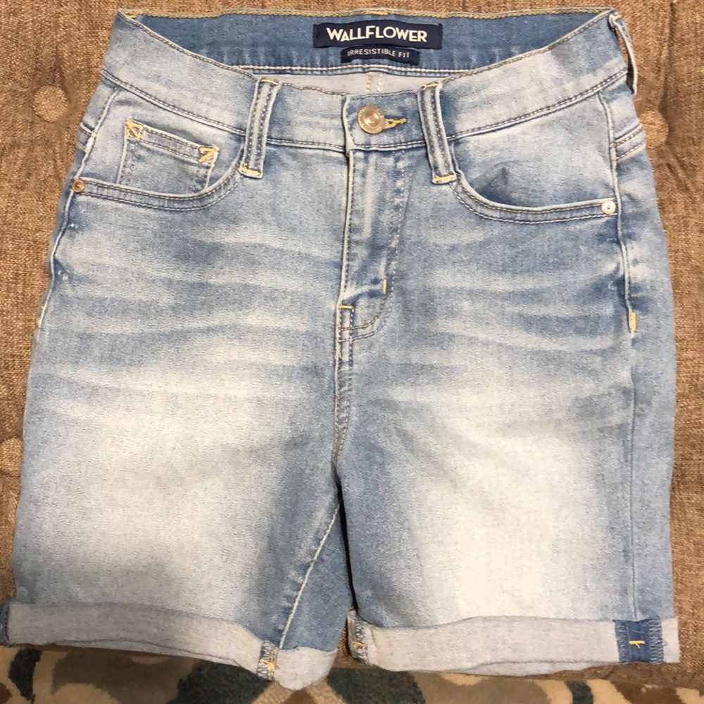 Wallflower Shorts Size 1